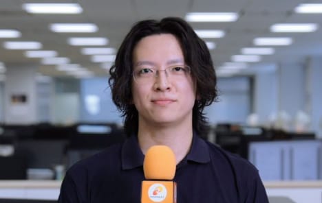 荒井優里菜さんがプラントで働く様子